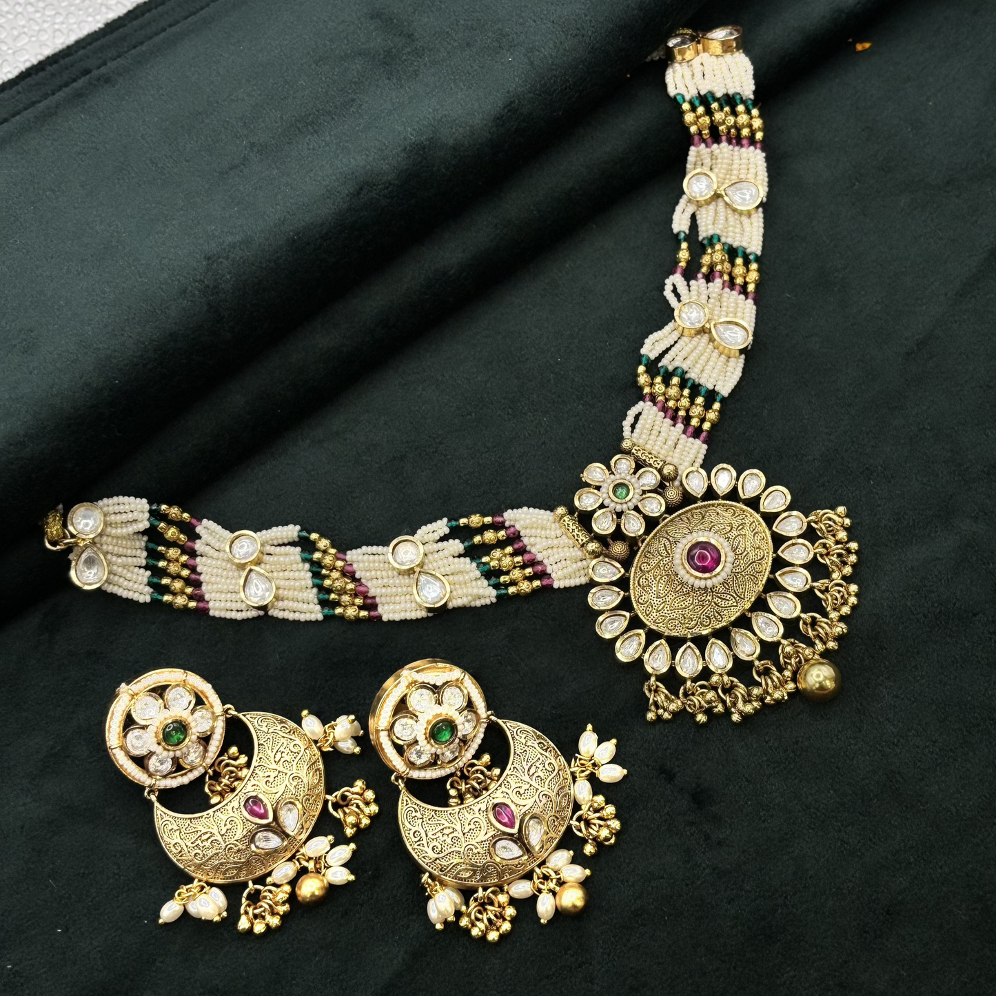 Elegant Kundan Short Necklace