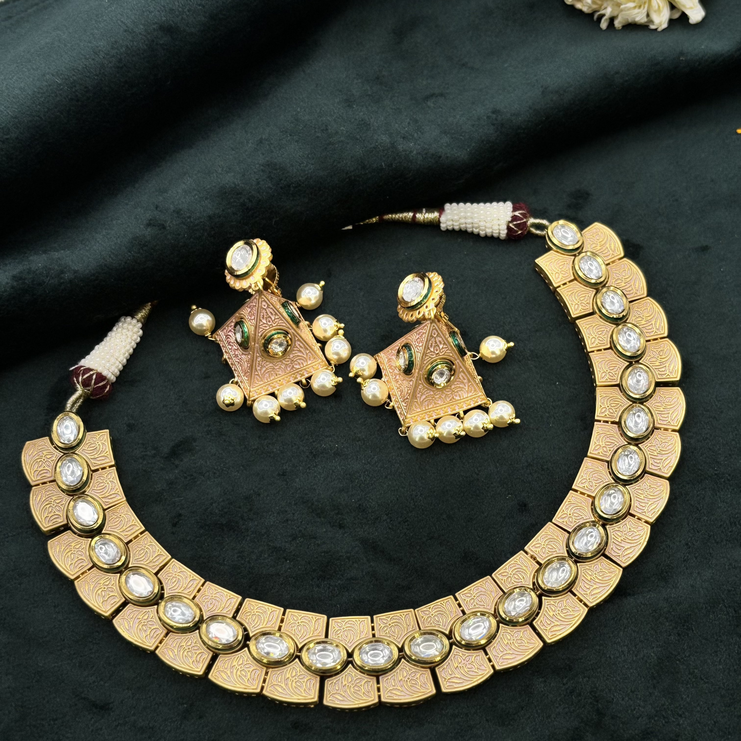 Regal Kundan Short Necklace