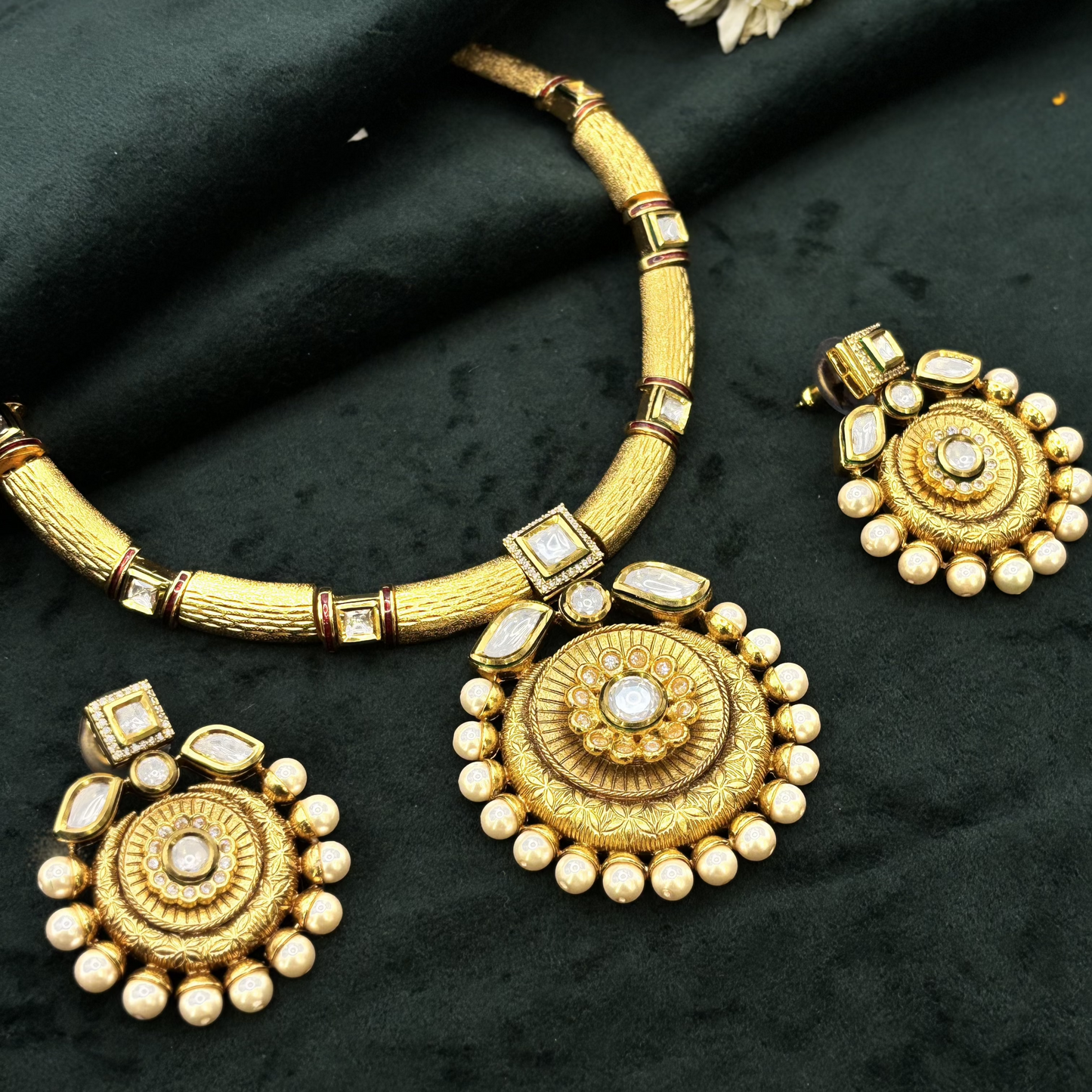 Majestic Kundan Short Necklace Set