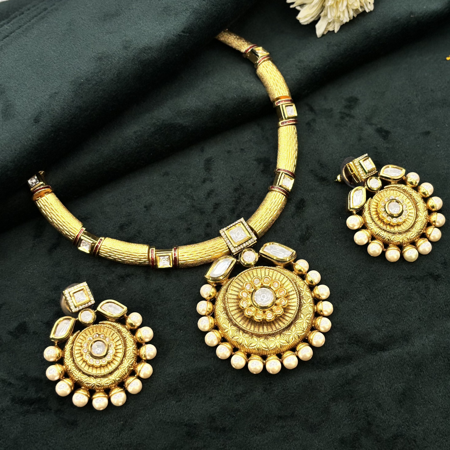 Majestic Kundan Short Necklace Set