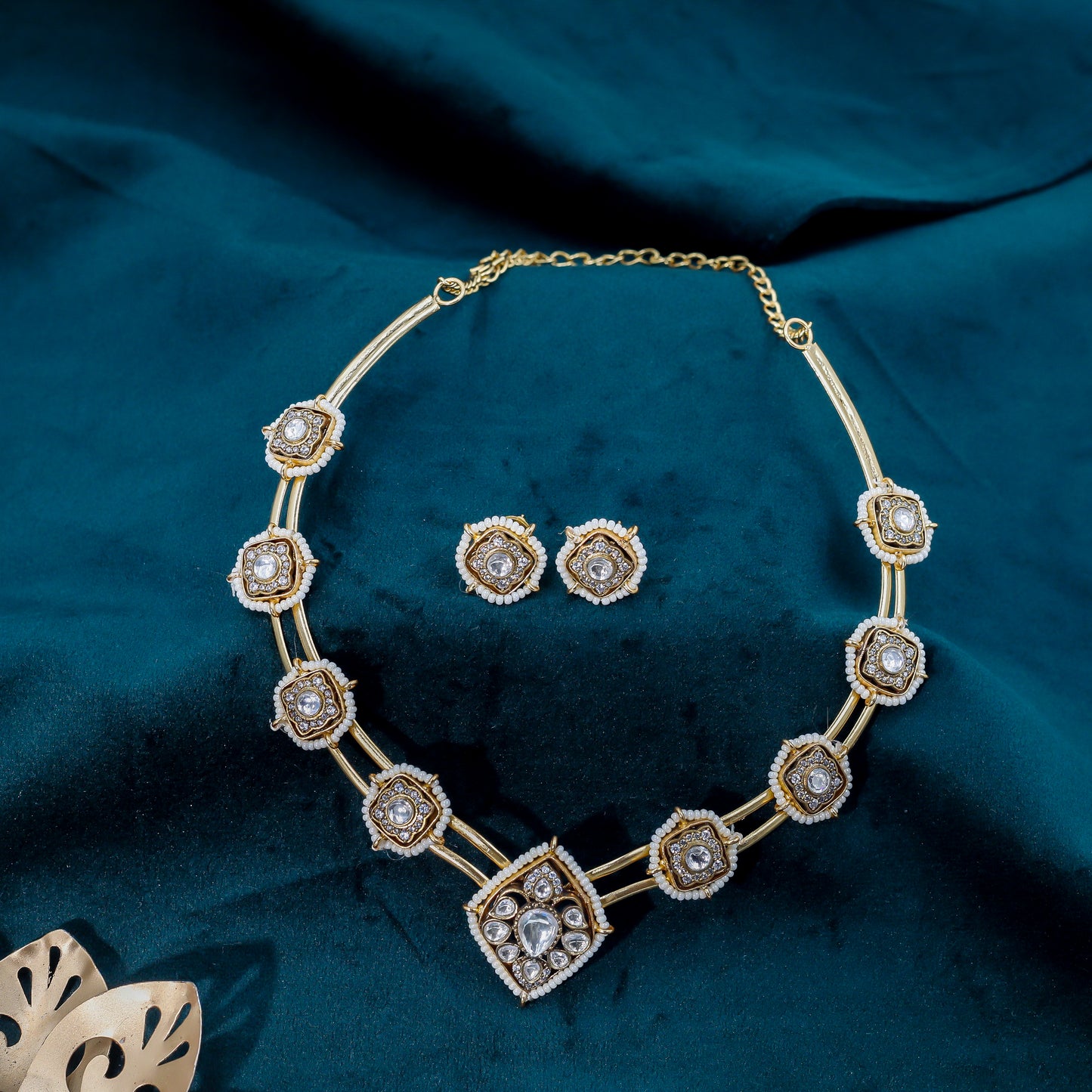 Regal Square-Cut Hasli Necklace Set