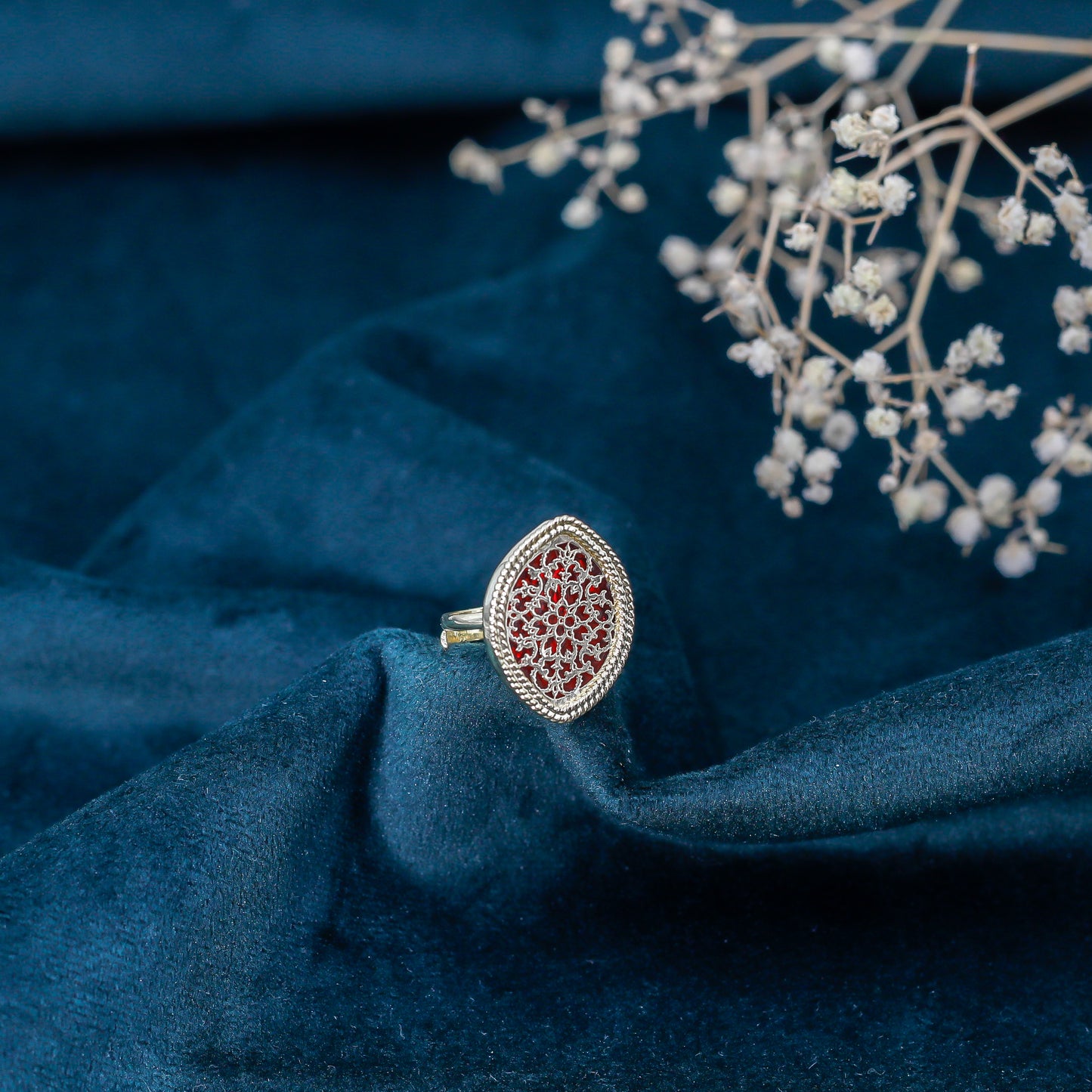 Elegant Thewa Ring