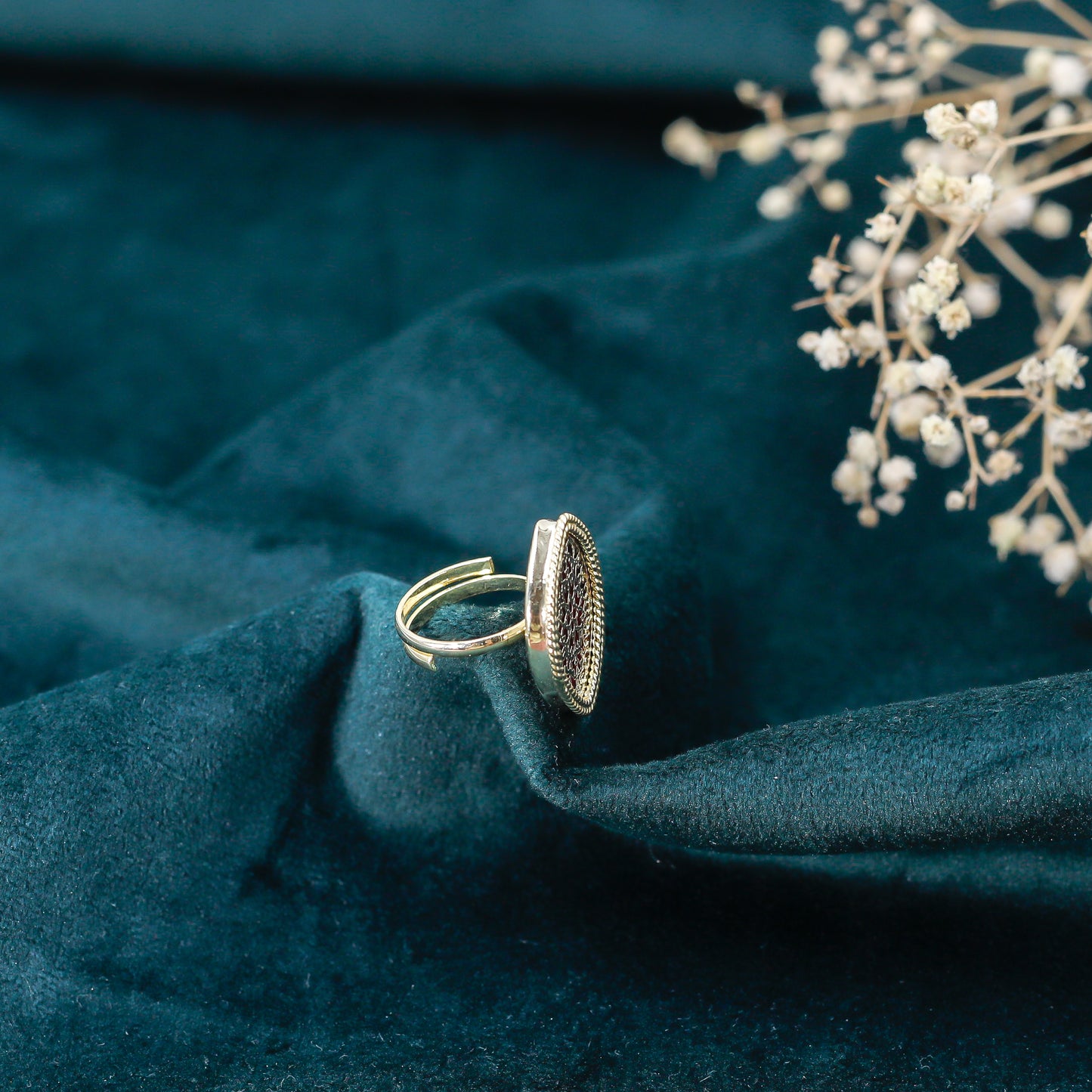 Elegant Thewa Ring