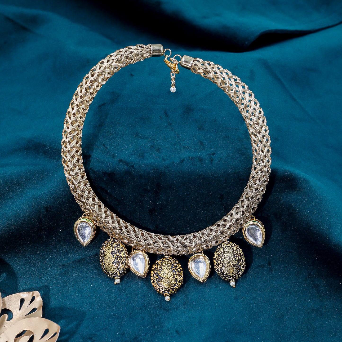 Meshwork Hasli Necklace with Gold-Toned Embellishments