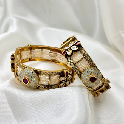 Pearl-Embellished Rajwadi Kundan Bangle