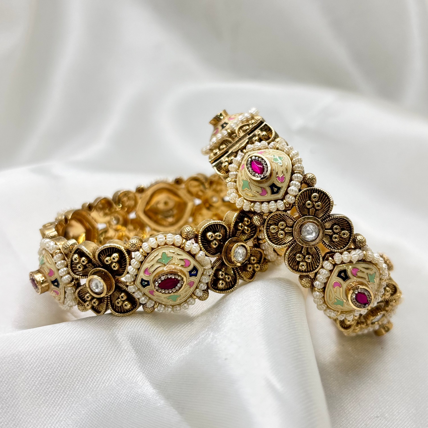 Ornate Floral Rajwadi Kundan Bangles